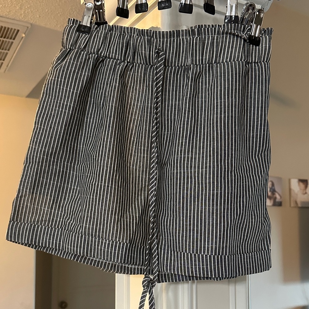 Striped Drawstring Waist Shorts in Navy & White